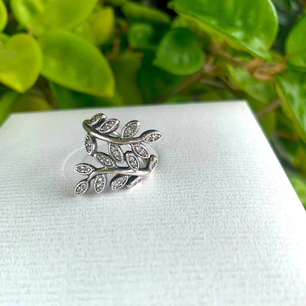 Pandora Sparkling Leaves ring size 7
